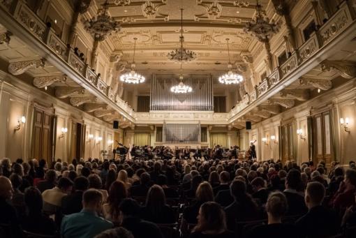 End of the 61st Season. Polina Osetinskaya and Matthew Barley Appear with the Brno Philharmonic Orchestra