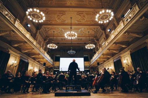 When music paints and painting sounds: Brno Philharmonic welcomed visual artist Cori O’Lan